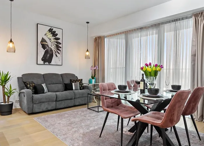 One Tower Apartment *