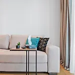 One Tower Apartment *