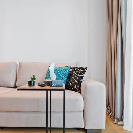One Tower Apartment *