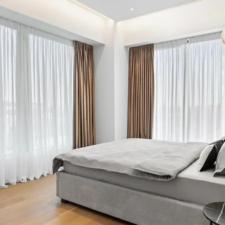 One Tower Apartment *