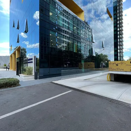 One Tower Apartman *