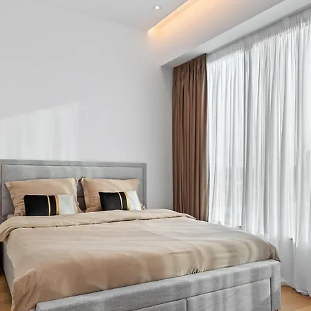 One Tower Apartman *